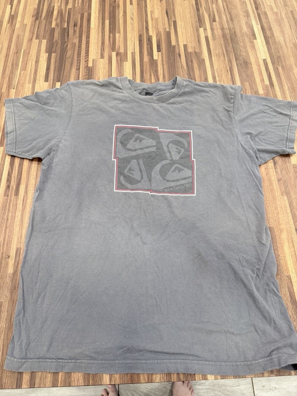 Quiksilver Mens Large Gray Graphic T Shirt Distressed Surf Skate Logo Tee